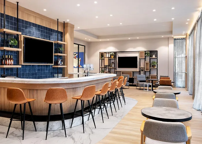 호텔 Four Points By Sheraton Sunny 4*