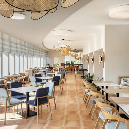 Four Points By Sheraton Sunny Szálloda
